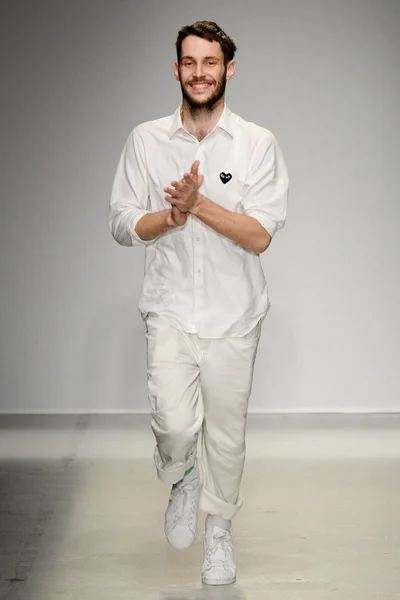 Look 32